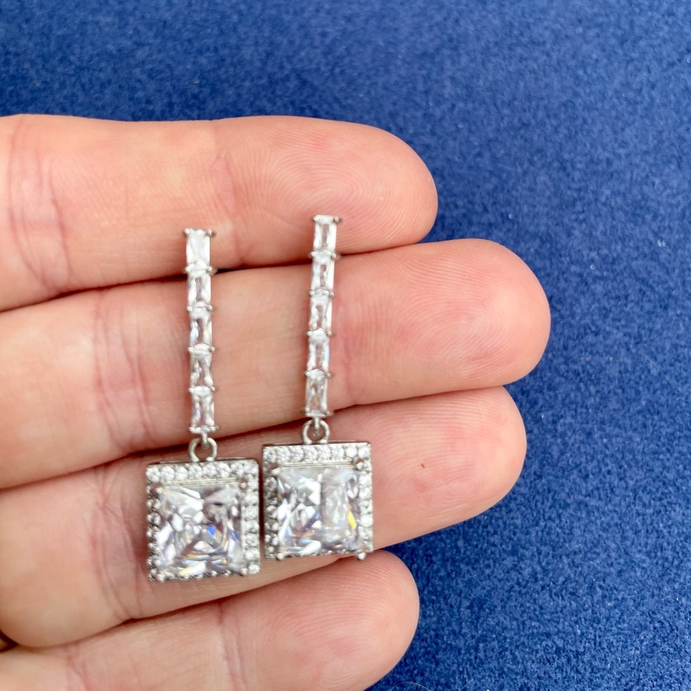 Beautiful Diamond simulate earrings